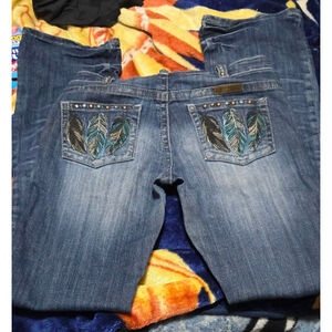 29 x 35 woman's jeans cowgirl tuff co feathers on pocket 29x35